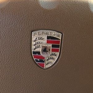 Meet your Posher, Rokeshia